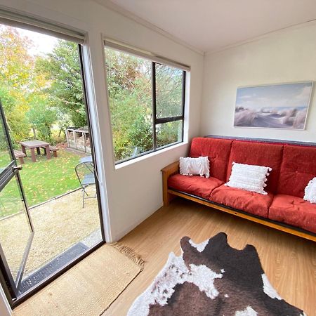 Beachside Gem - Cosy Chalet Parapara Exterior photo